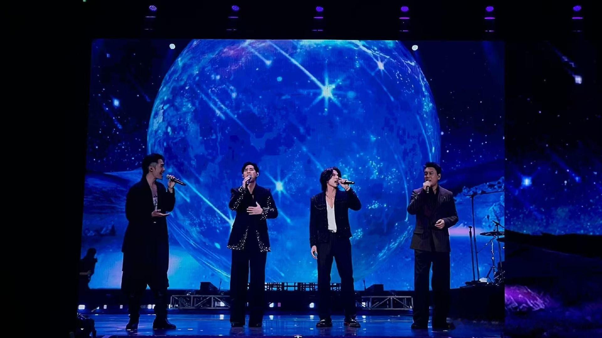 F4在五月天演唱会真合体了F4在五月天演唱会合体唱流星雨有生之年 ​​​