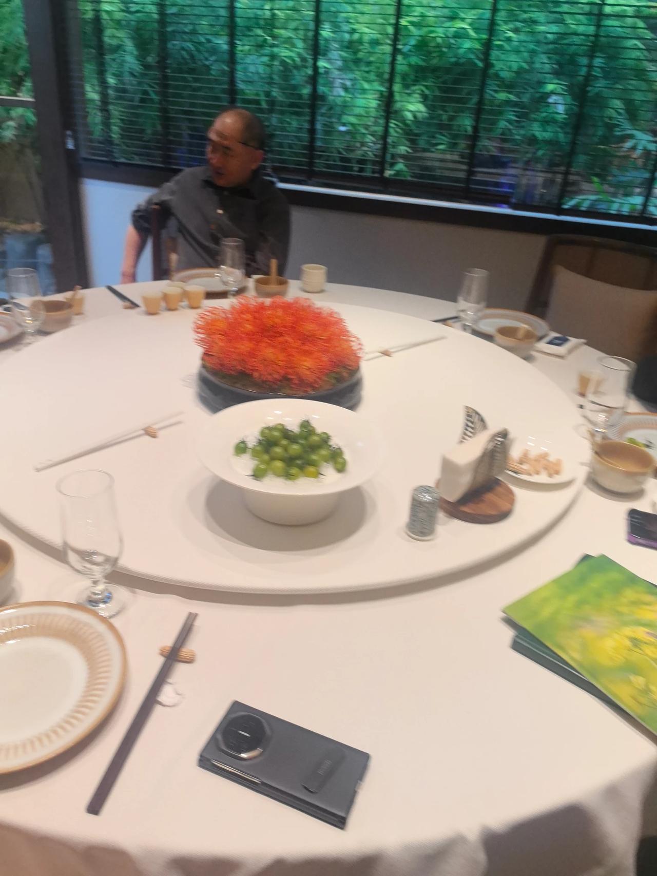 先生好
我也爱酒，经常看您生动活泼真实痛快淋漓的喝酒动态，希望有机会和您小酌或痛