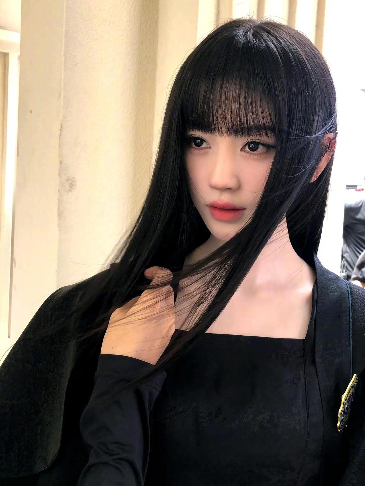 比美貌先来的是姐姐的香气。