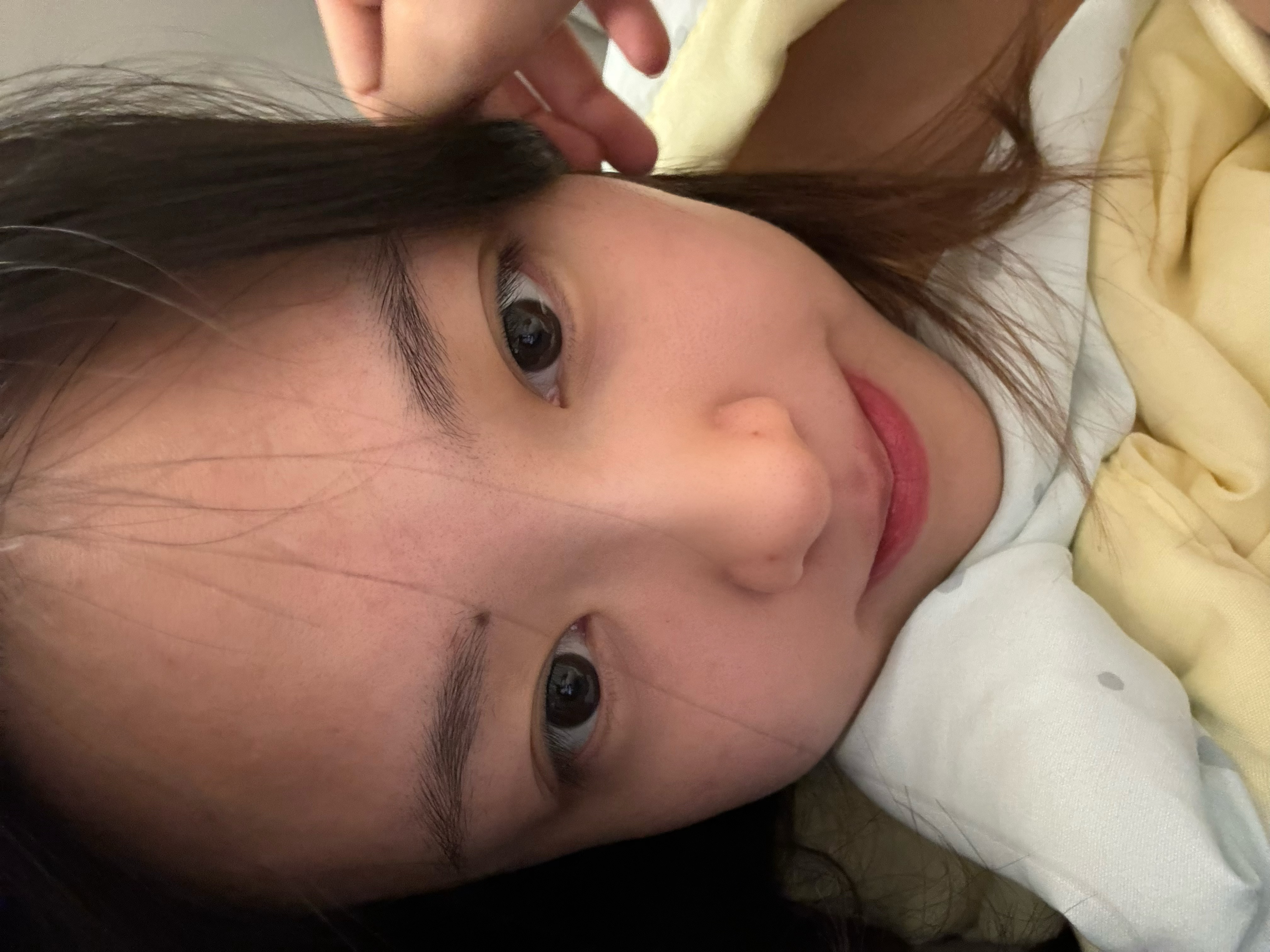 我素颜好看吗，今天把这张照片发出去之后好不自信 