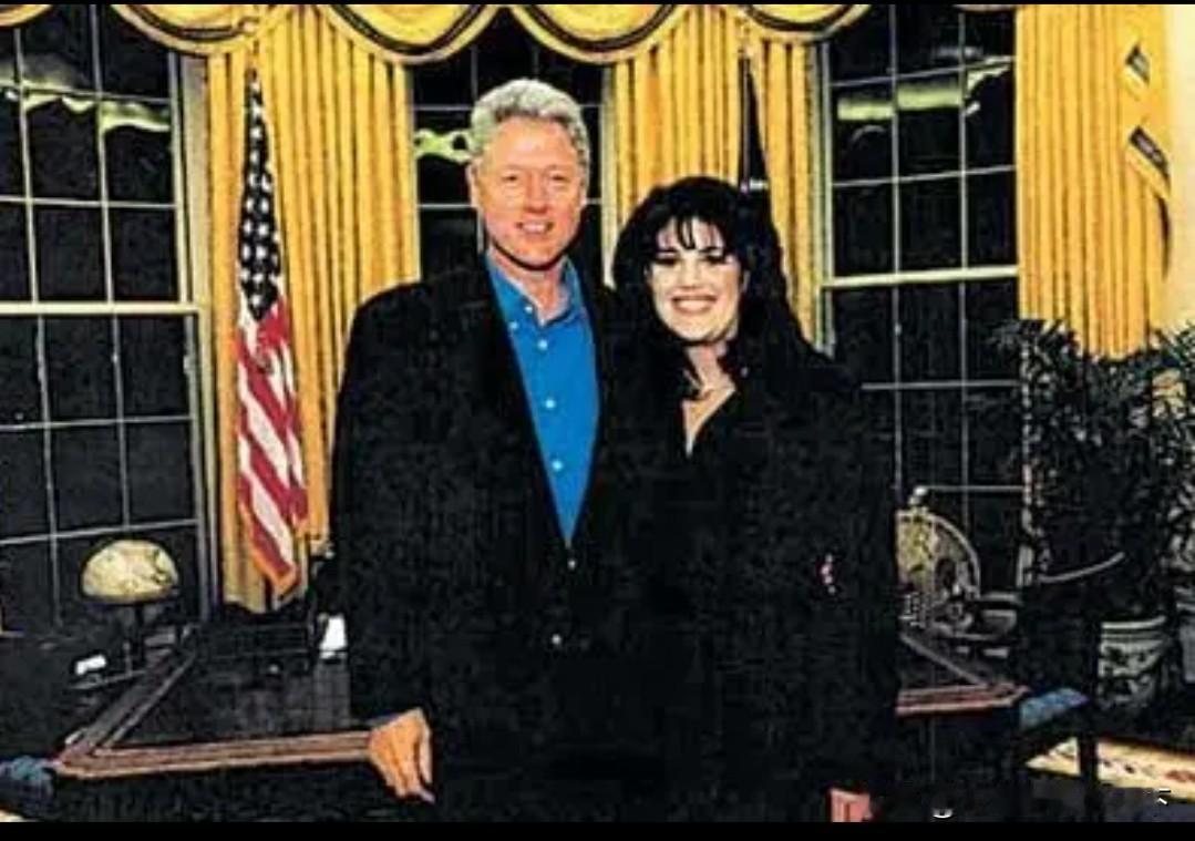 #希拉里：爱泼斯坦案太可怕了#经历过克林顿与莱温斯基“拉链门”事件风波以后，希拉