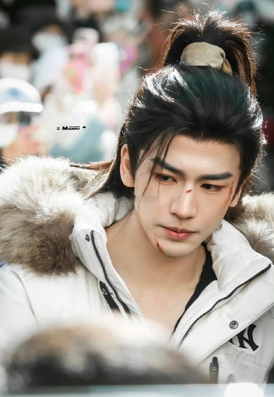 张凌赫《逐玉》战损妆来啦，有没有破碎感？ 