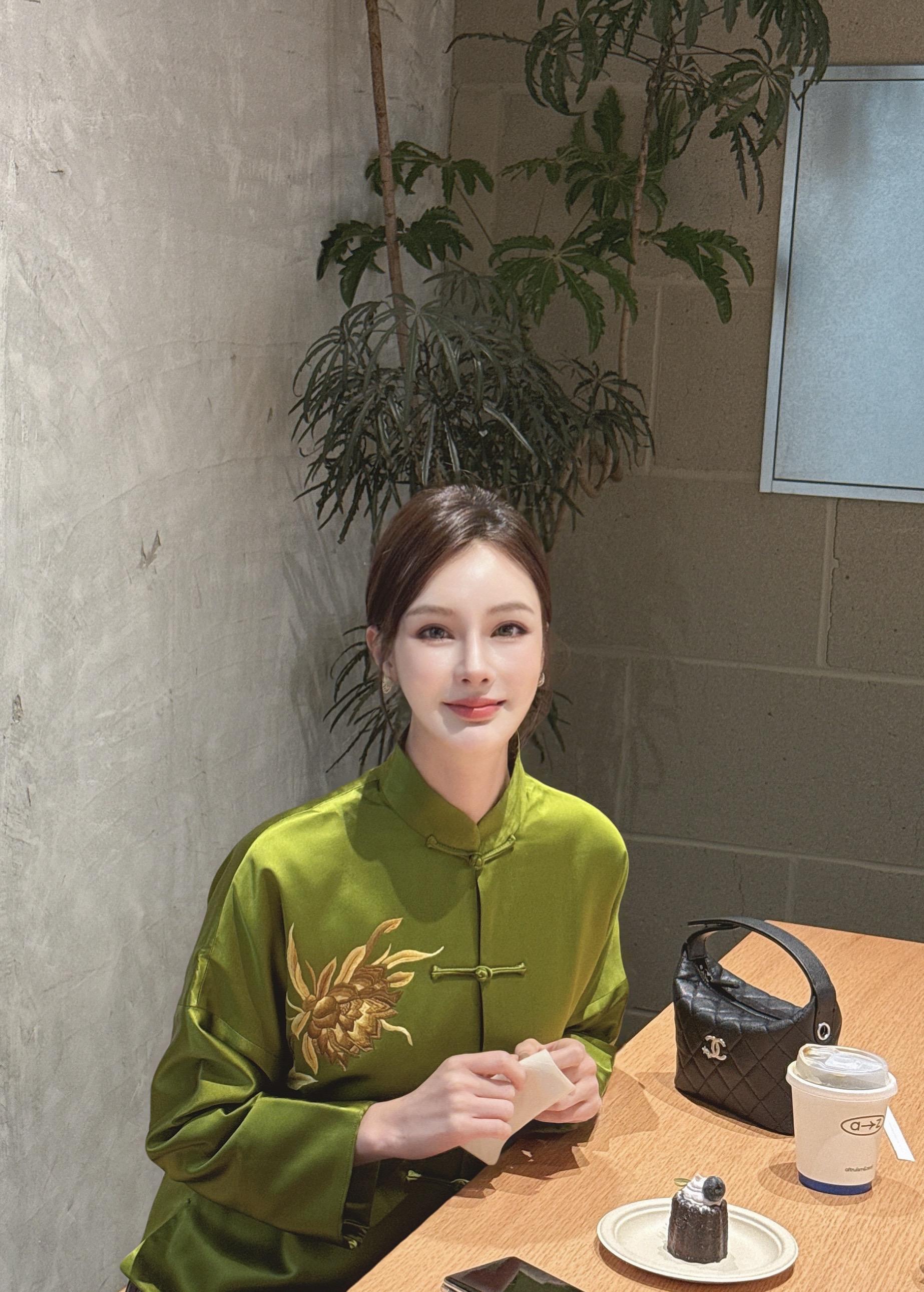 人民日报：“把心情照顾好，比什么都重要。人生最珍贵的，从来就不是那些...