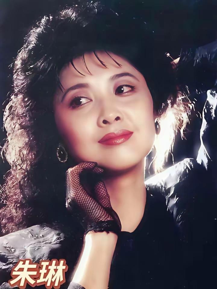 岁月催人老，却从不败美人
有些人的美是和长相无关的
年轻时候的她们一个个貌美如花