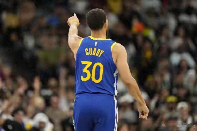 库里状态 在11月25日进行的NBA常规赛中，金州勇士坐镇主场以134比117轻