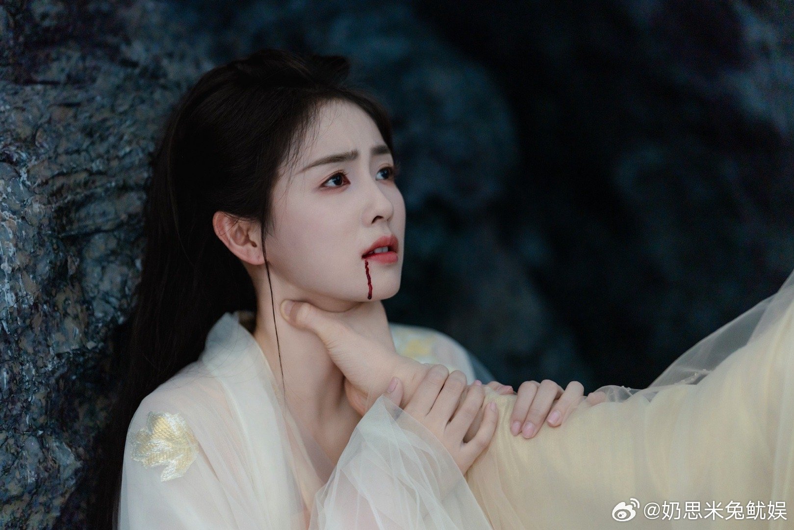 白鹿怎么还是脱离不了一字平眉 ​​​