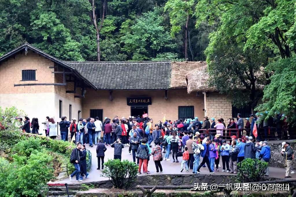 我不想去！
广安只是一个名不见经传的普通城市而已，它不像革命圣地韶山、延安、井冈