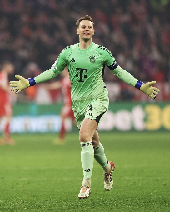 拜仁慕尼黑目前没有门将可用。约纳斯·乌尔比格受伤，曼努埃尔·诺伊尔受伤，斯文·乌