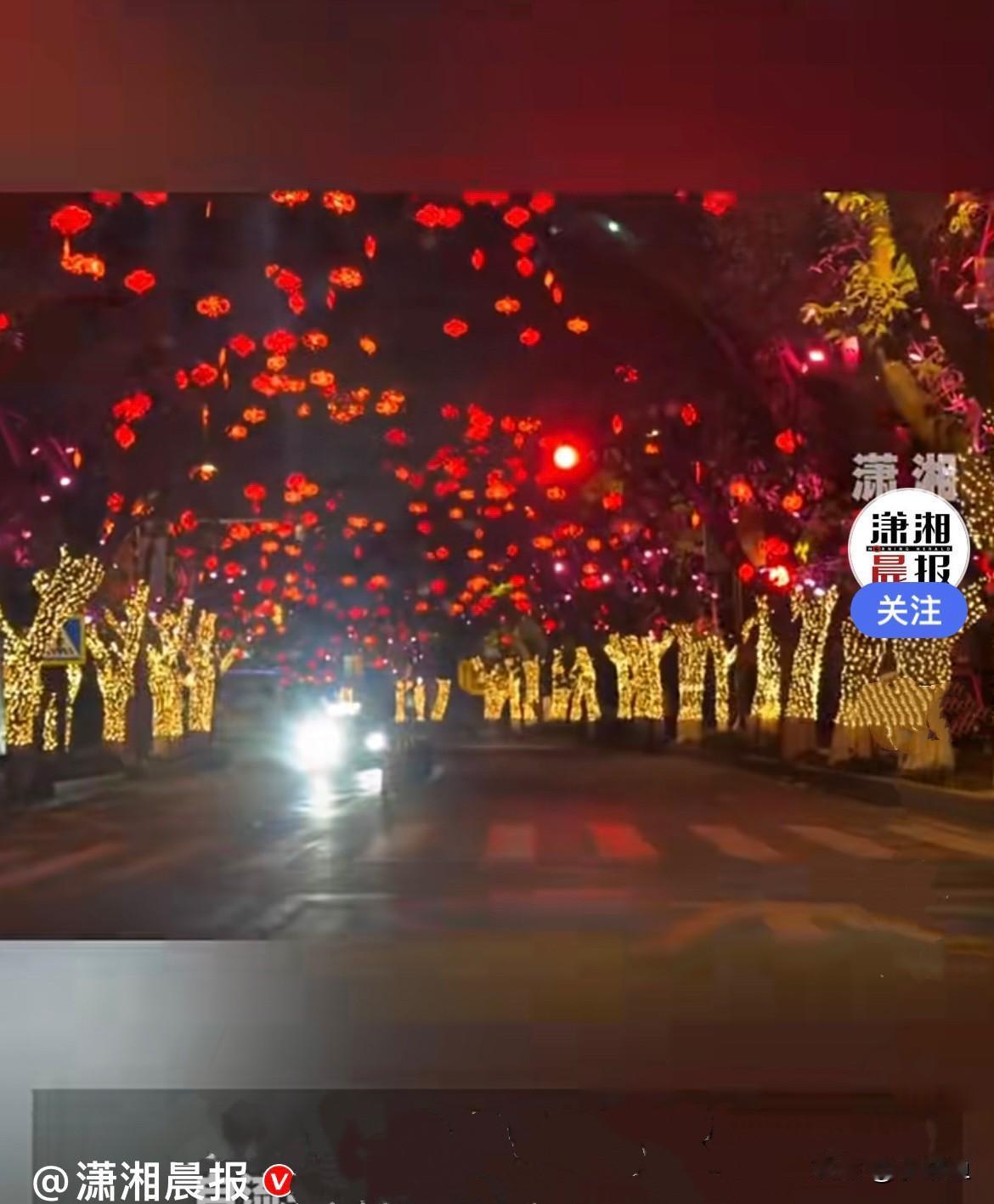 快过年了，四川自贡大街小巷都挂上了红灯笼，自贡的花灯很著名，红灯笼也格外的漂亮，