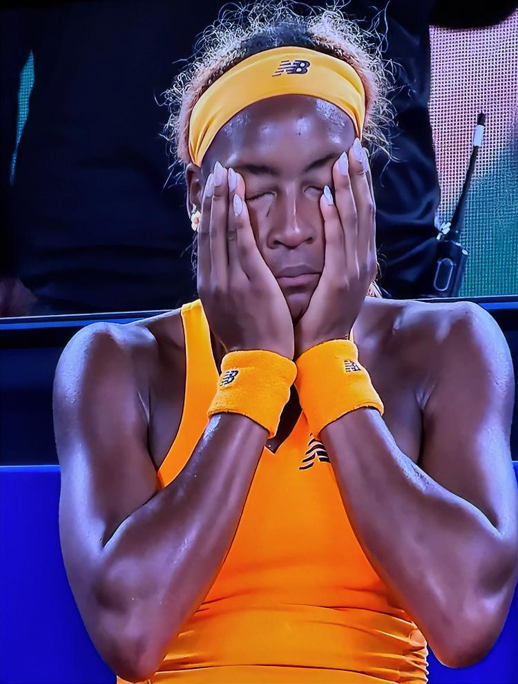 高芙不堪回首的记忆！！
…
这是年初澳网1/4高芙1-6、2-6不敌斯维托丽娜的