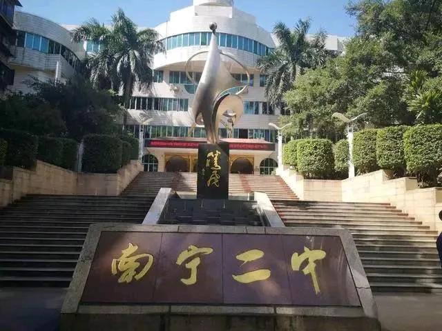 2021年，南宁中考人数9.35万人
2022年，南宁中考人数9.97万人
20