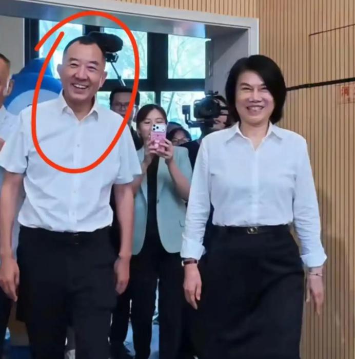 明眼人都看出来了，董明珠为什么邀请陈行甲当校长？并不是看中了陈行甲的能力，主要是