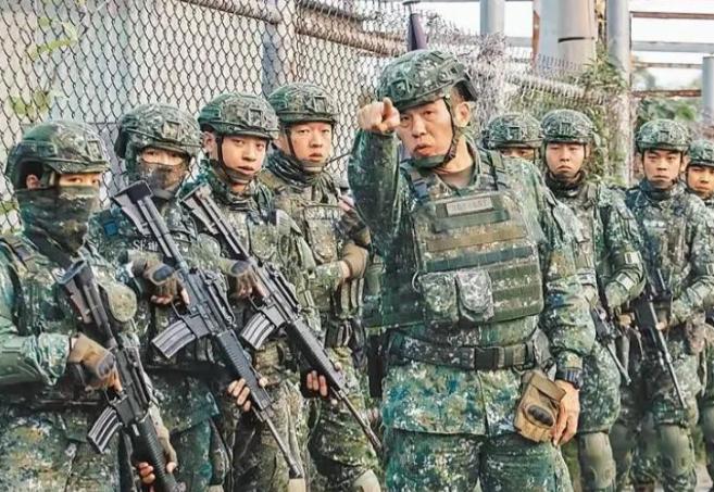 台湾回归在即！问题来了，当部队开始登陆，履行接管台湾的责任时，台湾还有30万武装