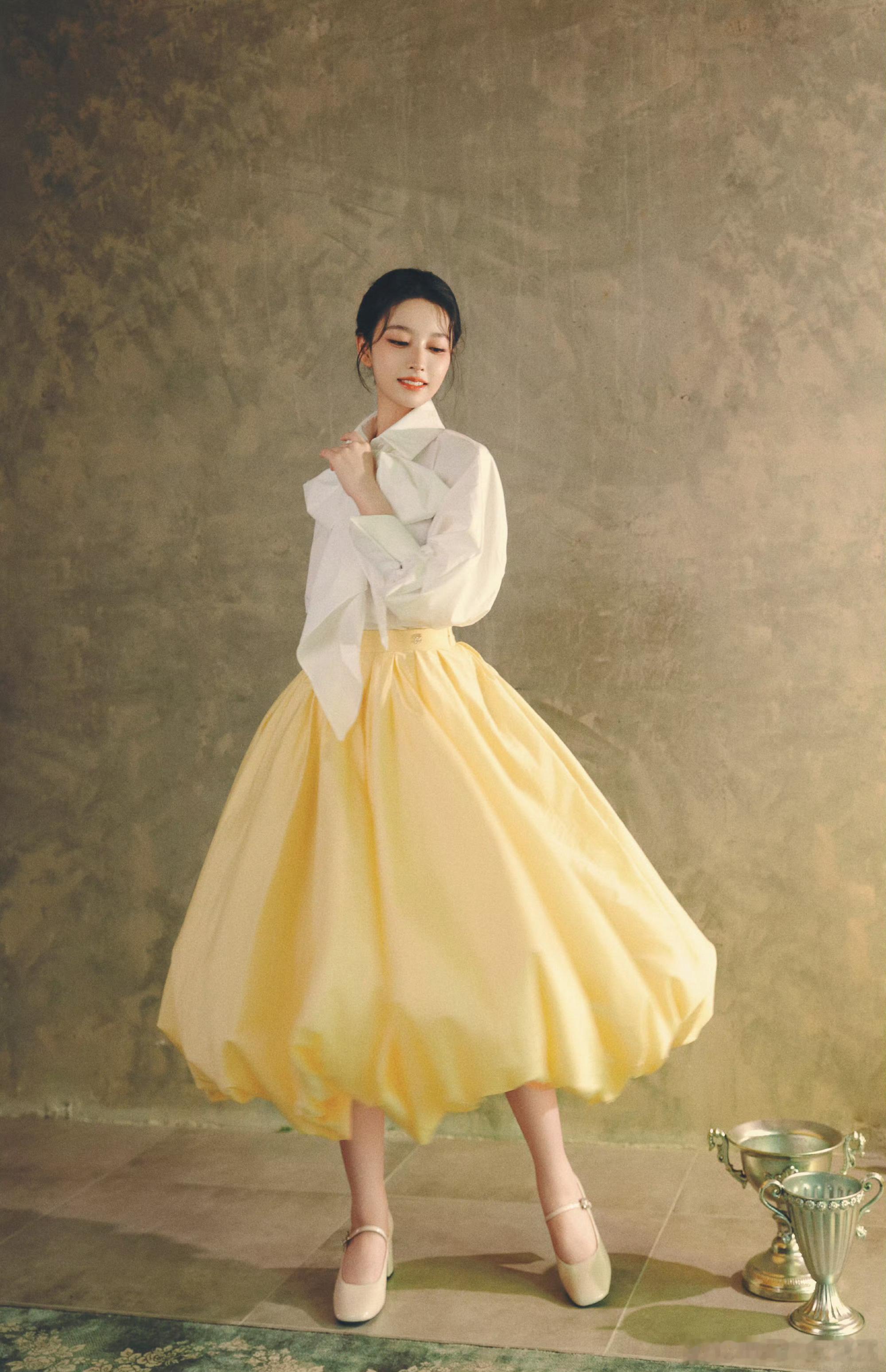 东申小花杨舒伊，路演造型鹅黄色宫廷泡泡裙，Lady Elegance风格💛 