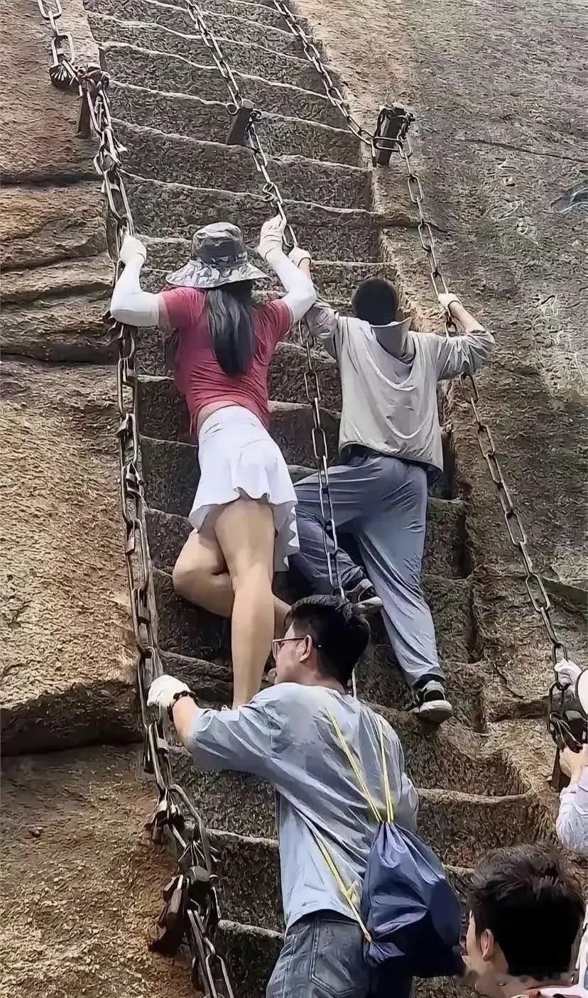 爱美之心 人皆有之，年轻女孩出来旅行，都喜欢把自己打扮的漂漂亮亮，旅行过程中增加