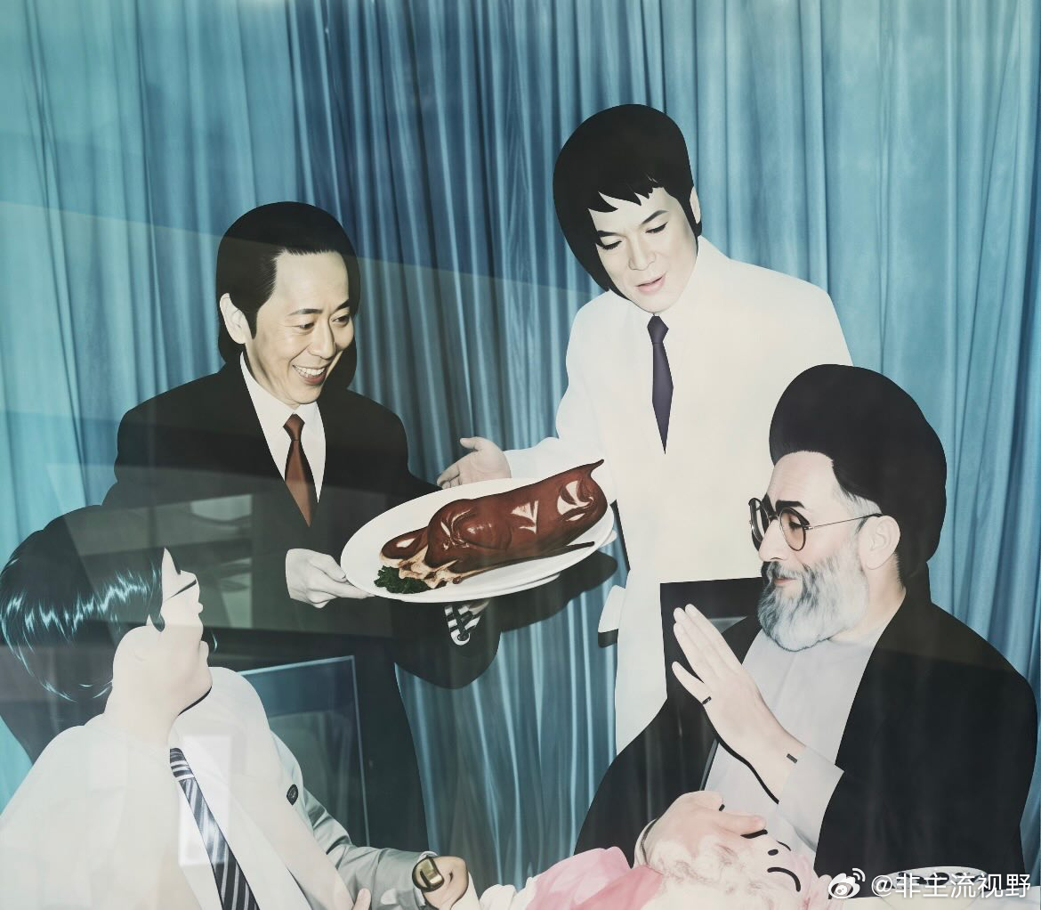 1989年5月，哈梅内伊到访中国，在北京全聚德和平门烤鸭店吃烤鸭，那是伊朗伊斯兰