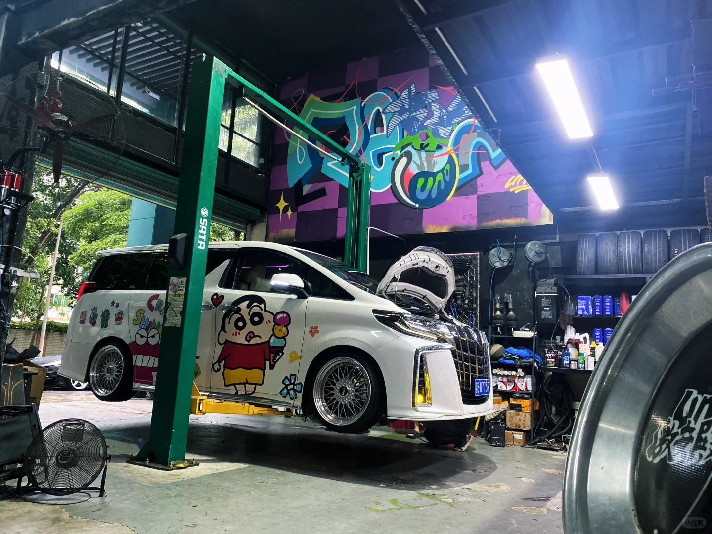 蜡笔小新卡通涂装上车｜毫无违和感