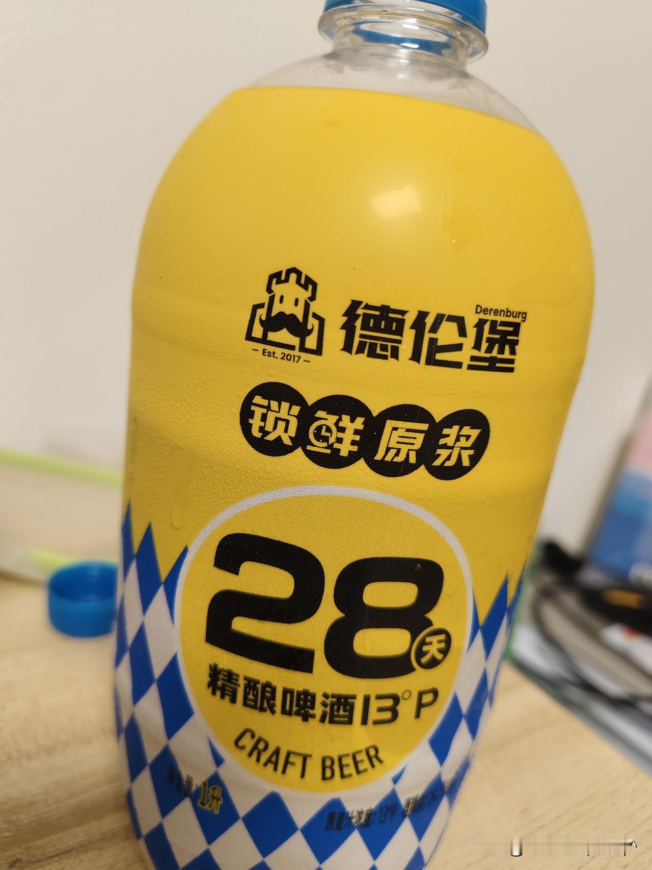 七夕，满城都在诉说爱意。
我倒上一杯原浆啤酒，一个人慢慢微醺。
 
别人的七夕是
