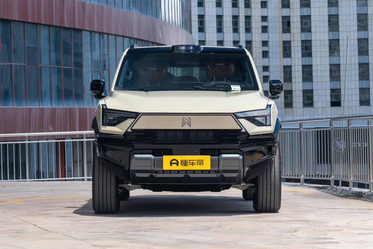 推荐一款家用硬派SUV：全新猛士M817
想在30万级找一台既能日常家用、又能随