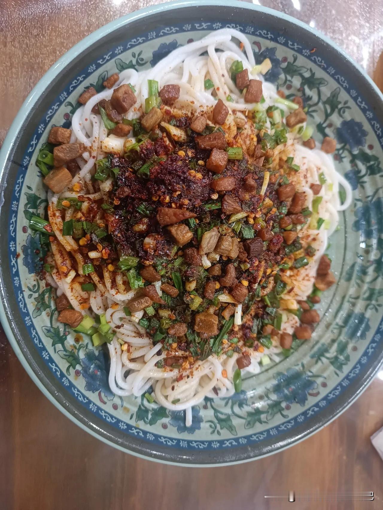 分享城市新鲜事一碗脆哨面，人间美味