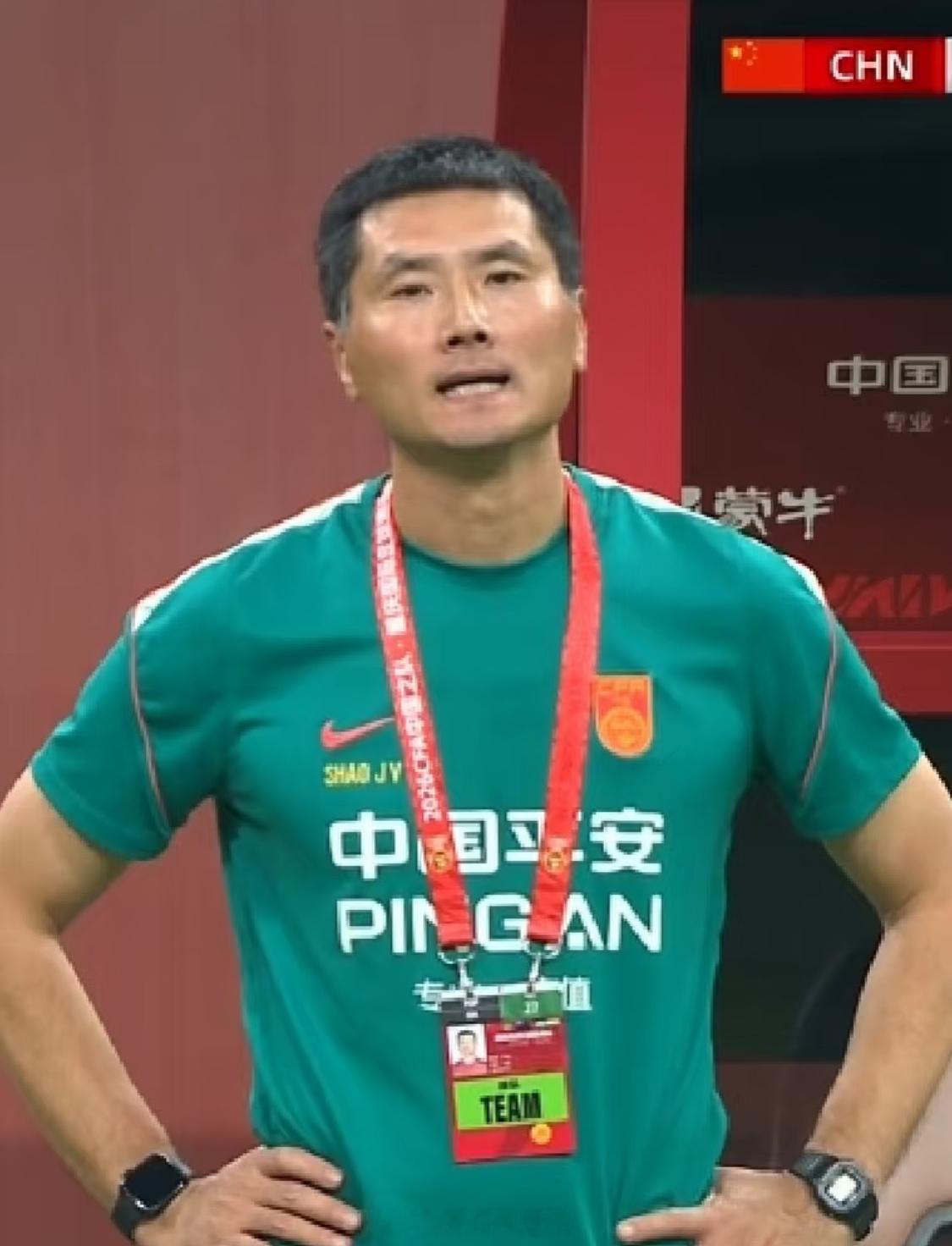 邵佳一 下课邵佳一就是和高洪波一球样，心比天高，你什么玩意配和新西兰打对攻？用新