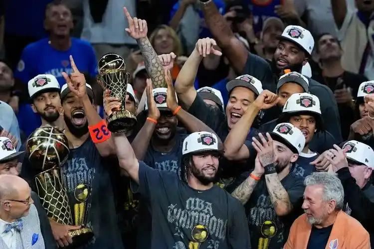 时隔 53 年首夺 NBA 冠军，纽约全城陷入疯狂庆典
近日，美国纽约全城陷入沸