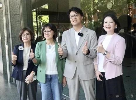 台北市长蒋万安今（17日）表示，希望民进党删“台独党纲”了，沈伯洋妄称，现在本来