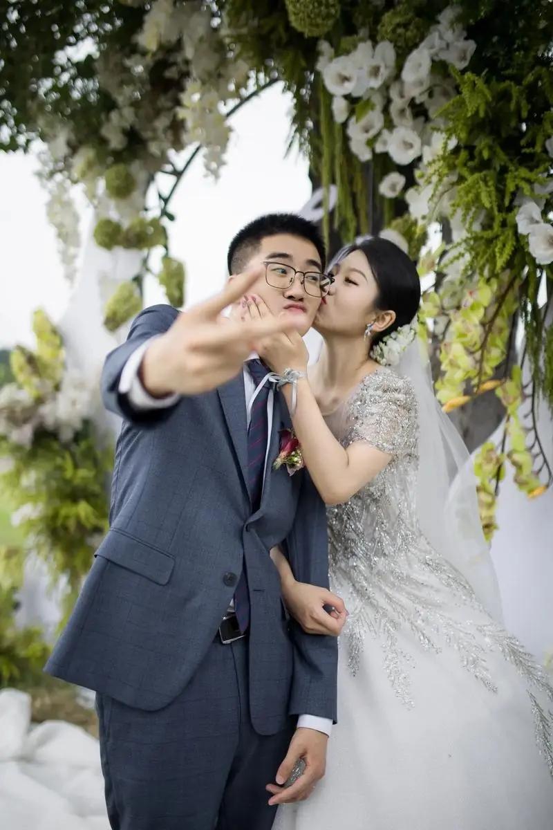 我快抑郁了！我女儿的婚事居然要泡汤了，就是因为拍婚纱照这事。男方那边觉得那个88