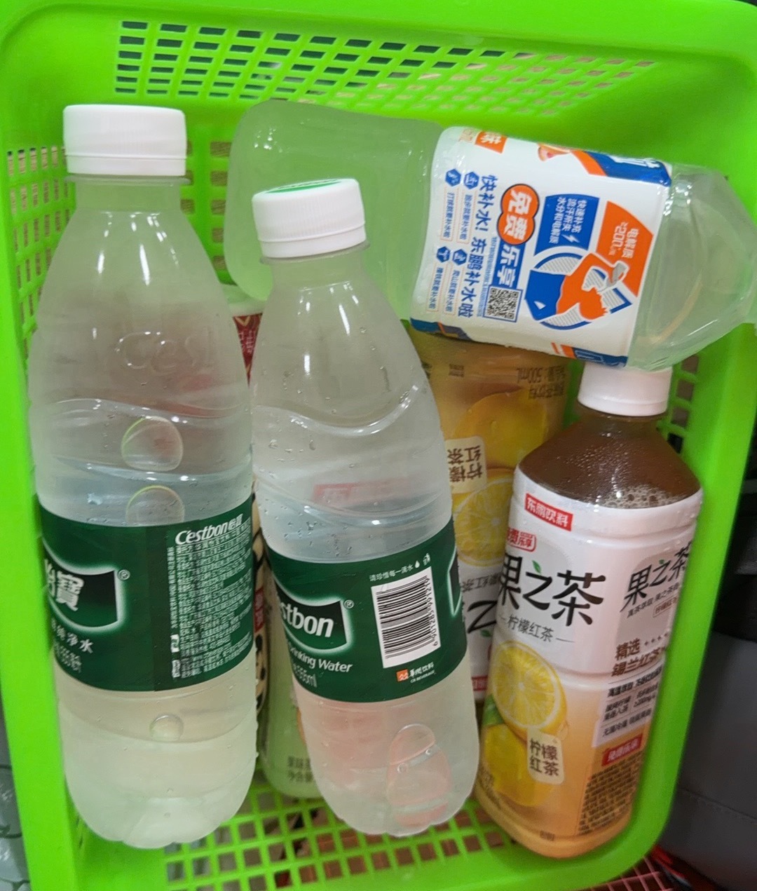 15万就能买一个人一年的朝九晚五说一个很扎心的话，一年朝九晚五如果能拿15万，那