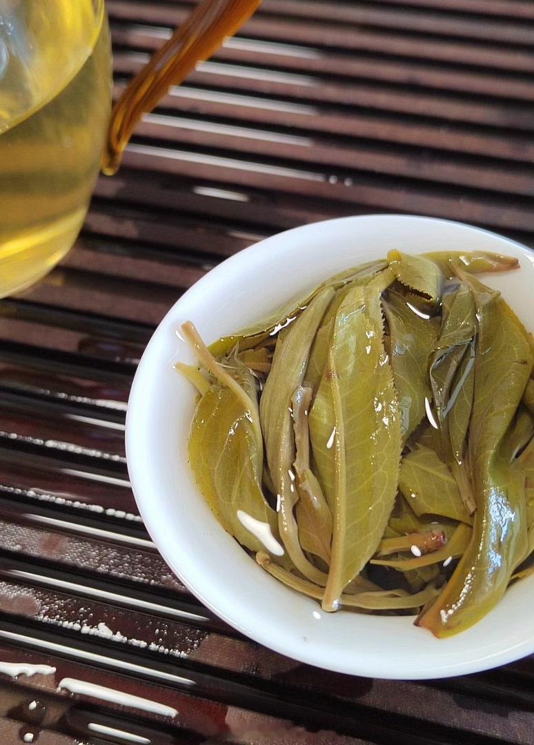 刚刚收到很多朋友的私信问铭哥现在行情怎么看？我的回答是，坐下来，品品茶，先让子弹