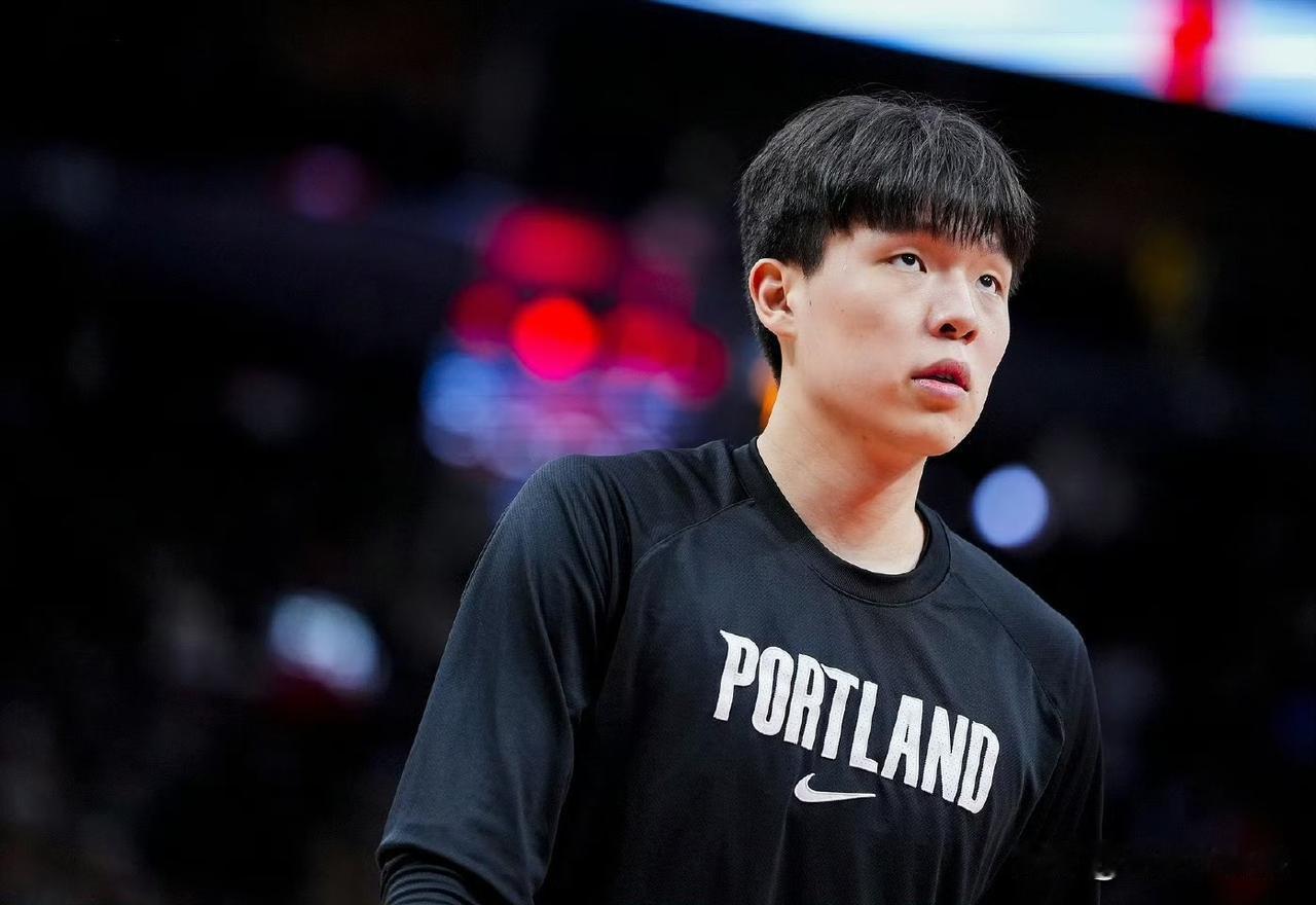 杨瀚森因病缺席今日G联赛突发！杨瀚森今日因身体不适缺席G联赛比赛，球队已明确澄清