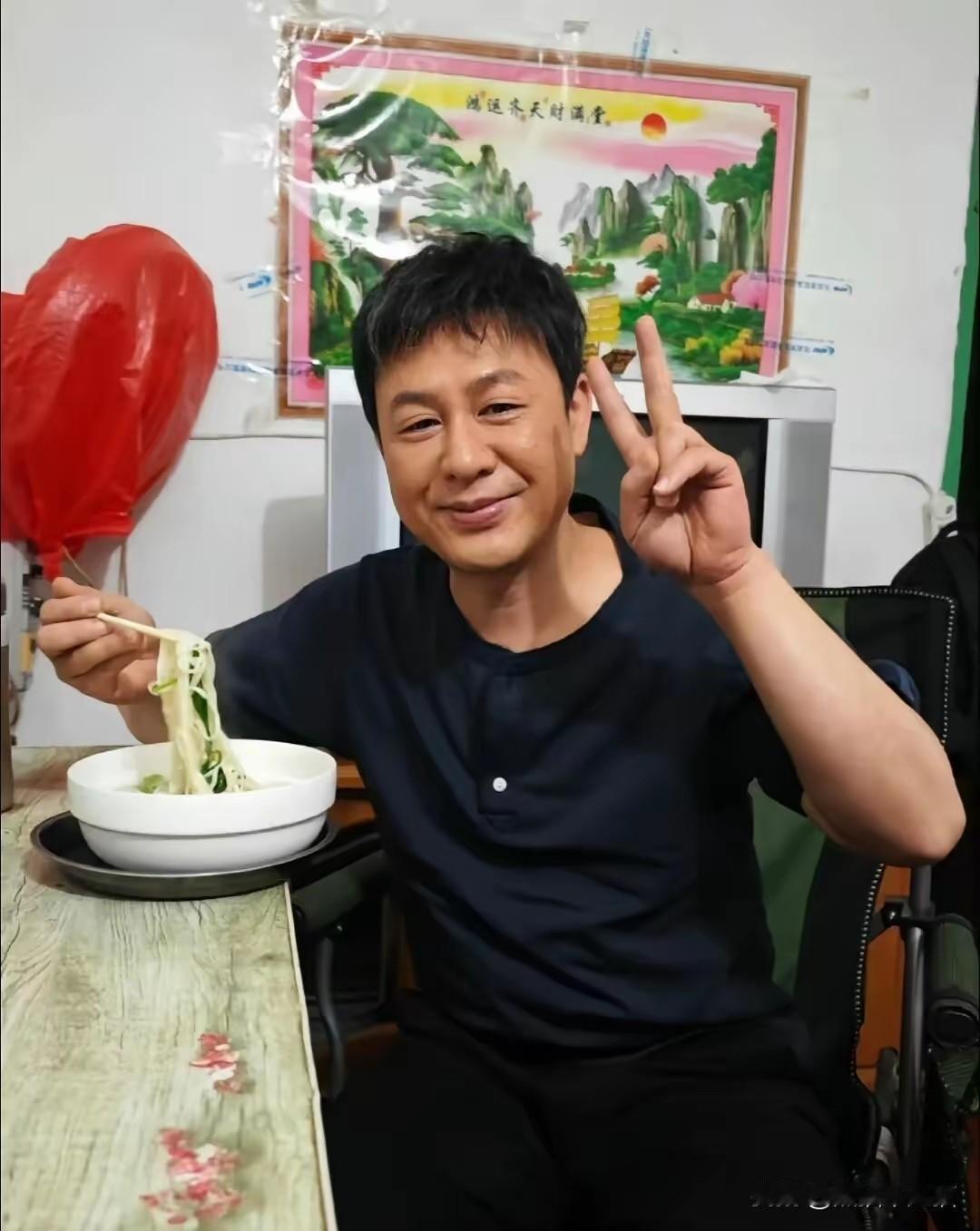 张颂文的婚姻现状
给所有男人上了一课
那就是男人发达了，千万别急着换“糟糠之妻”