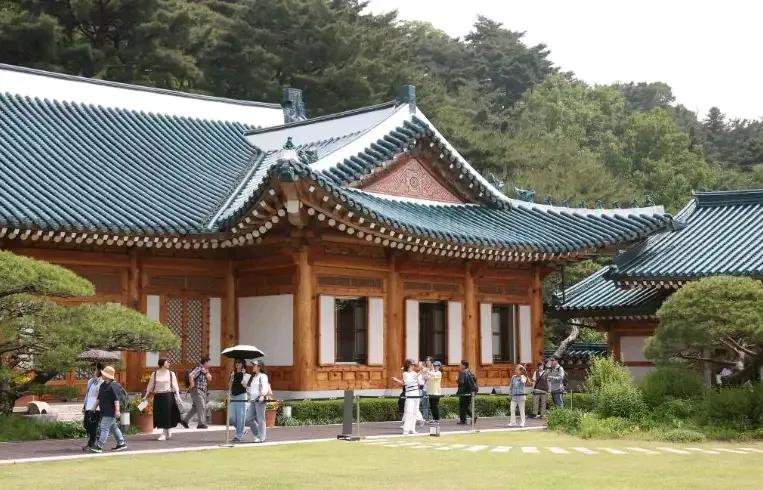 韩国青瓦台正式关闭 ，重新装修后将再次用作为韩国的
青瓦台8月1日起停止对公众开