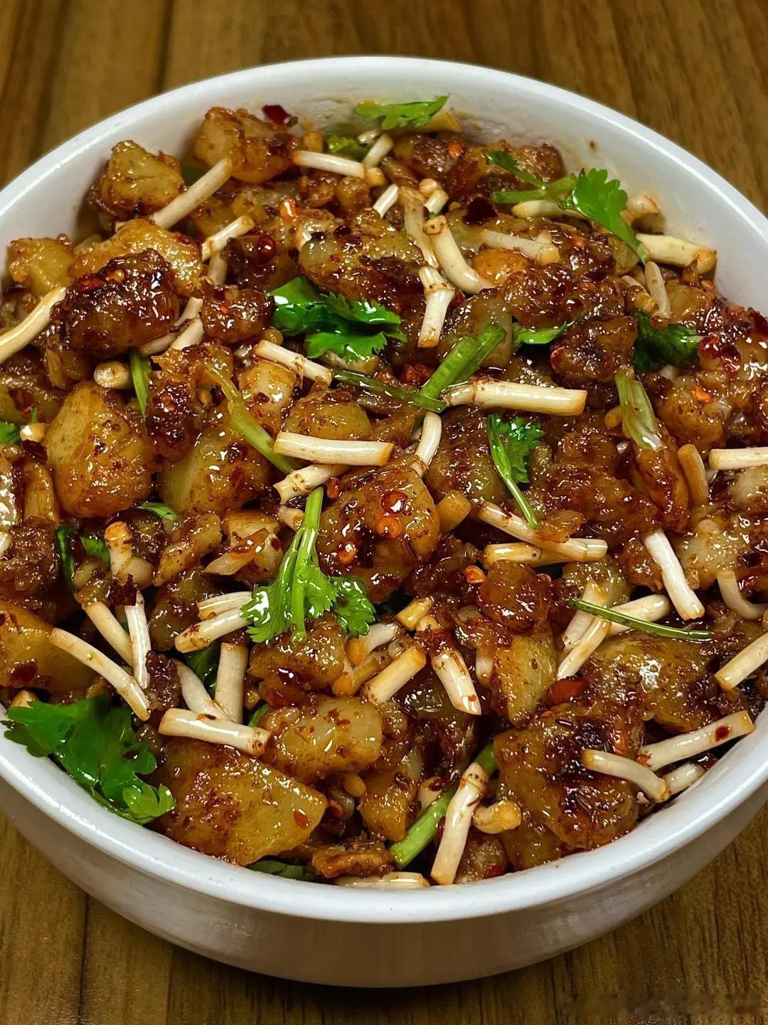 房县美食 孜然土豆房县美食 食材土豆、生抽、盐、孜然粉、辣椒面、折耳根（可选）、