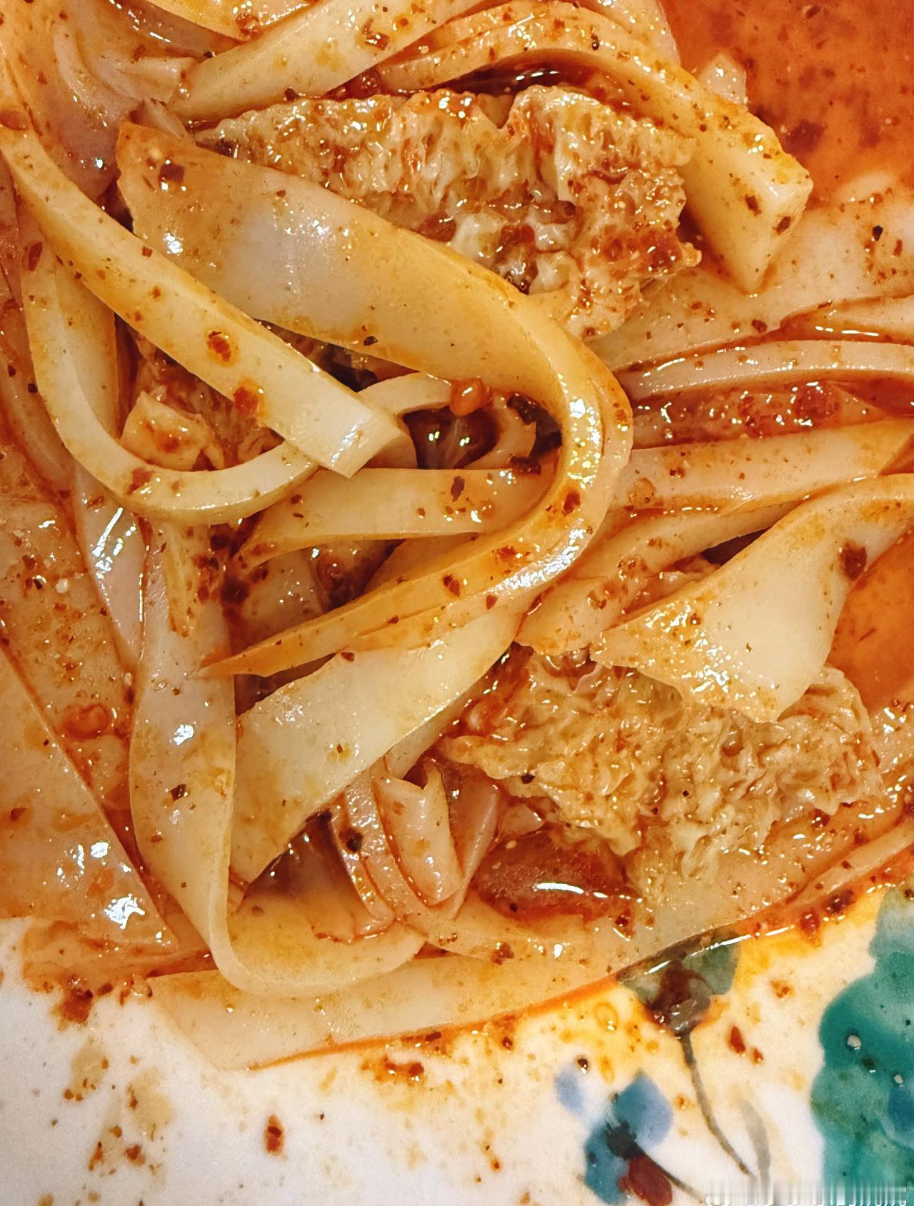 檀健次吐舌头抓拍收到了0姐从宁夏寄来的凉皮，麻花，甜胚，太好吃啦😋～同担是檀健