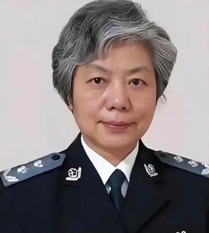 中国人民公安大学李玫瑾教授曾建议，凡是扶了老人被要求天价赔偿的，在老人拿不出任何