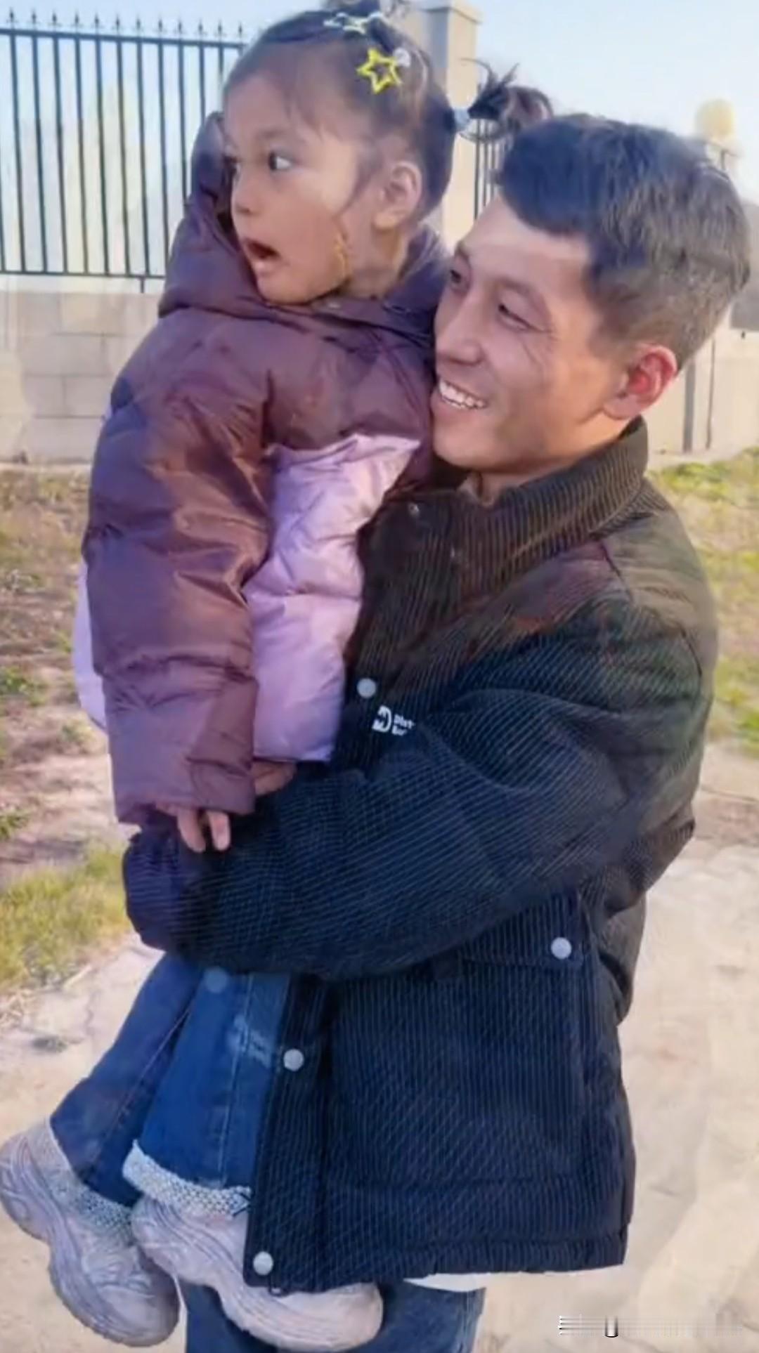 皮衣哥那边给苏美拉看病，检查结果还是很不错的。苏美拉的母亲还是有商业的头脑的，想