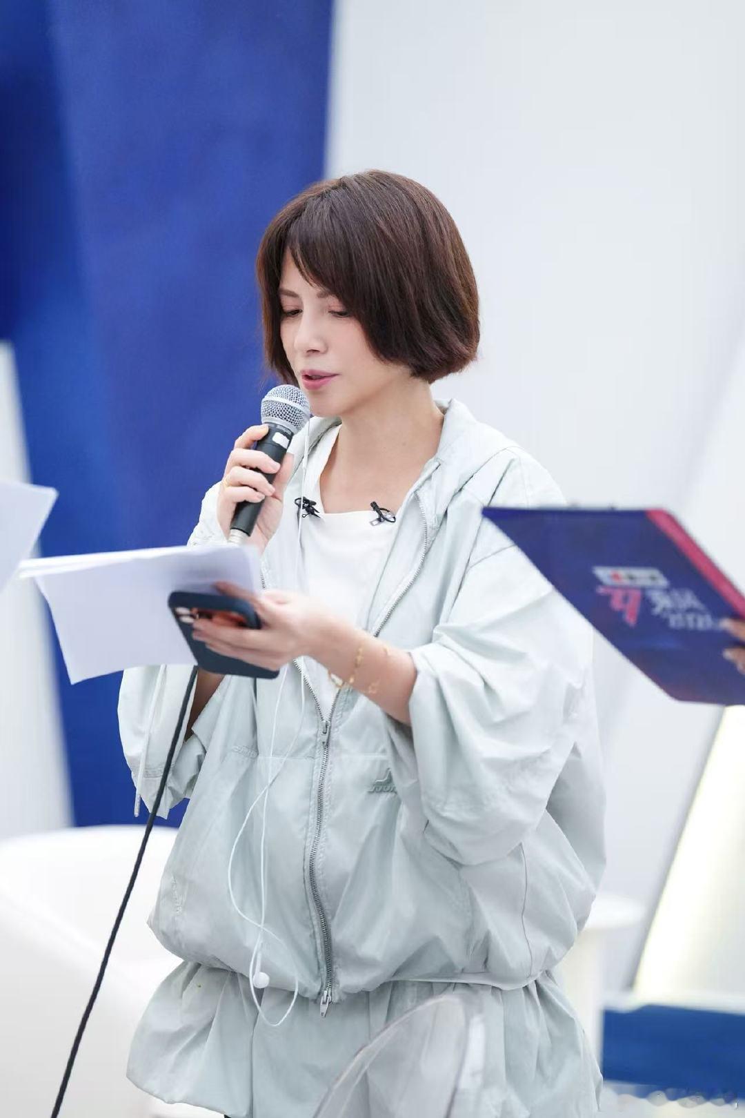 乘风2026二公直播乘风2026金曲重新改编，舞台全新升级，姐姐们放开秀实力。 