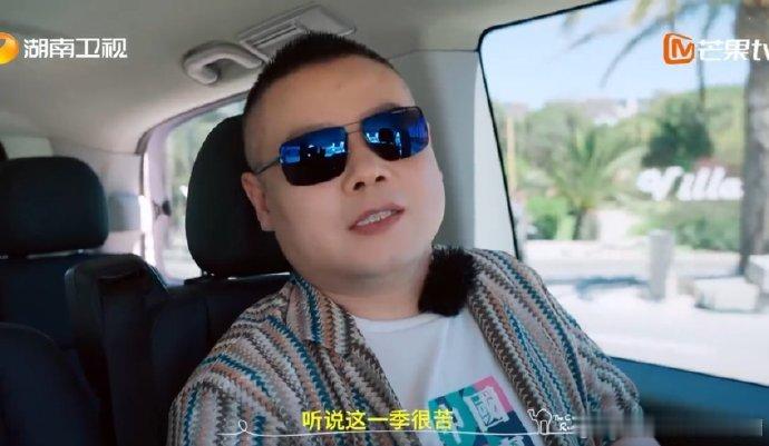 黄晓明[超话]黄晓明亲了岳云鹏黄晓明真的亲了岳云鹏《中餐厅》里黄晓明和岳云鹏的亲