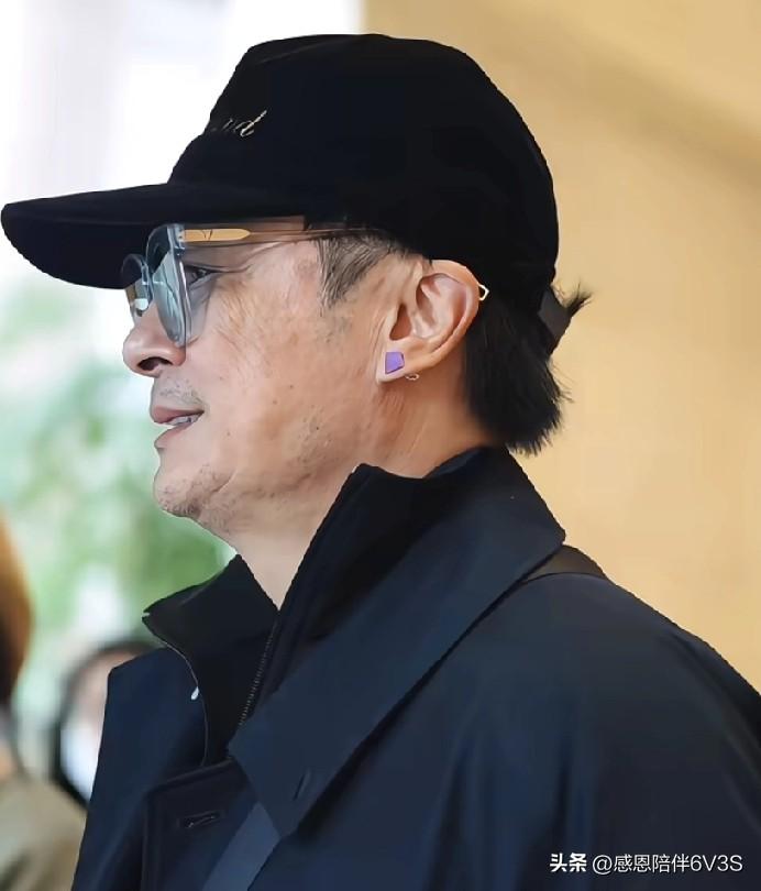 真没想到，吴镇宇这沧桑感也太明显了吧！我脑子里还是第一季那个“猜叔”的造型呢，一