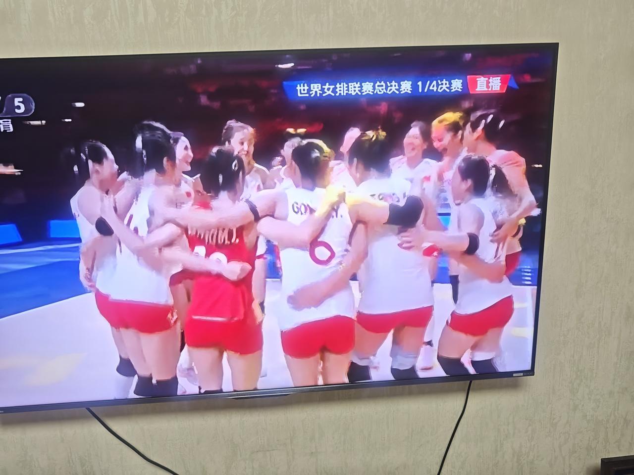 简评一下中国女排的表现
今天下午，中国女排在铜牌争夺战中，1比3不敌意大利，最后