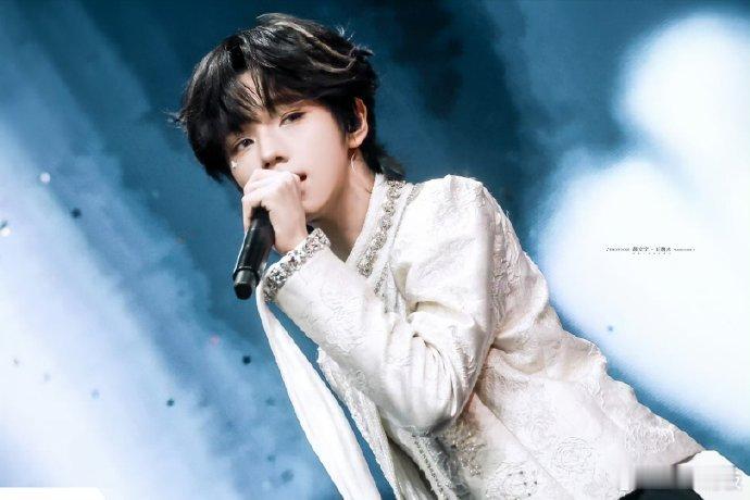 王橹杰 四代第一 谁懂神图➕直拍，四代第一的含金量？！就是这样又帅又强每一帧都是