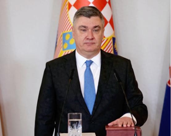 克罗地亚总统竟当众给特朗普出“馊主意”，别死磕丹麦的格陵兰岛了，不如去占挪威的斯