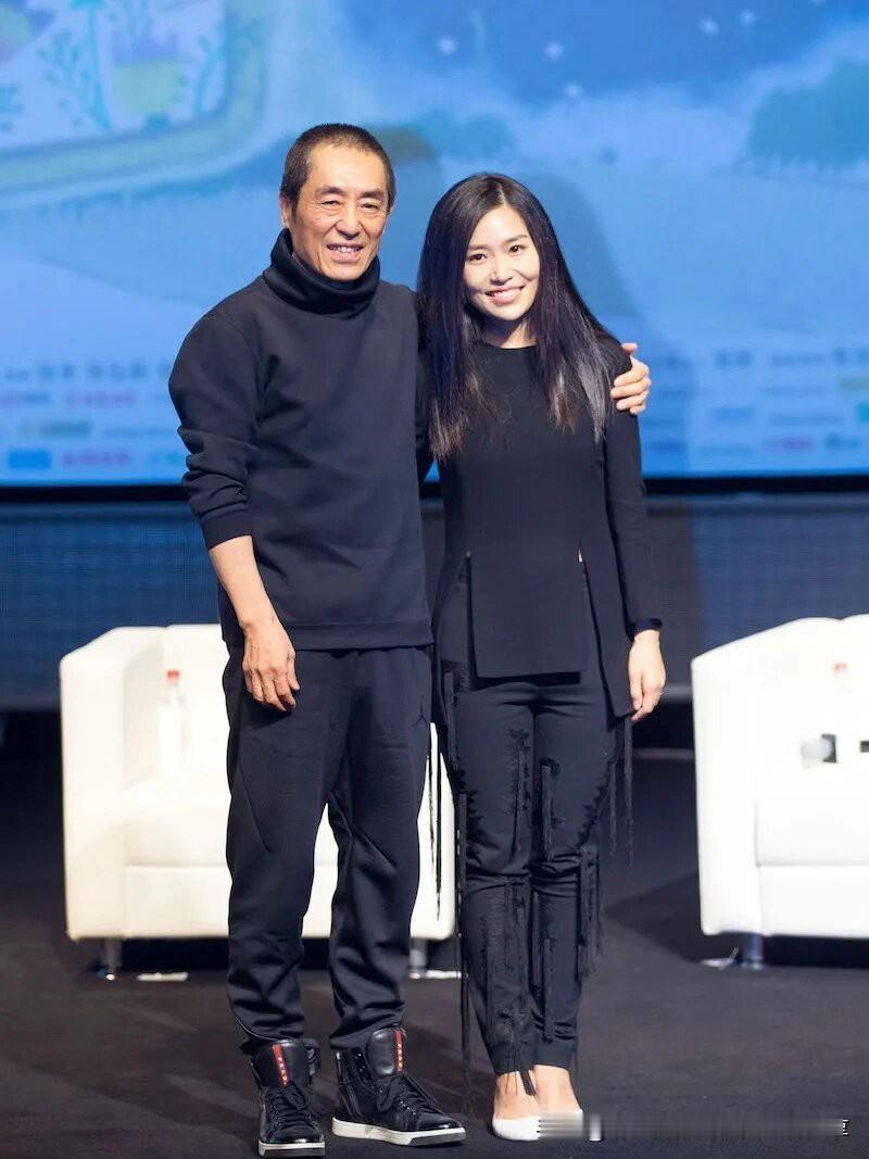 为了女儿，张艺谋少有地怒吼：赶紧离婚，回国我养你！
那年，陈婷正在厨房做饭，突然
