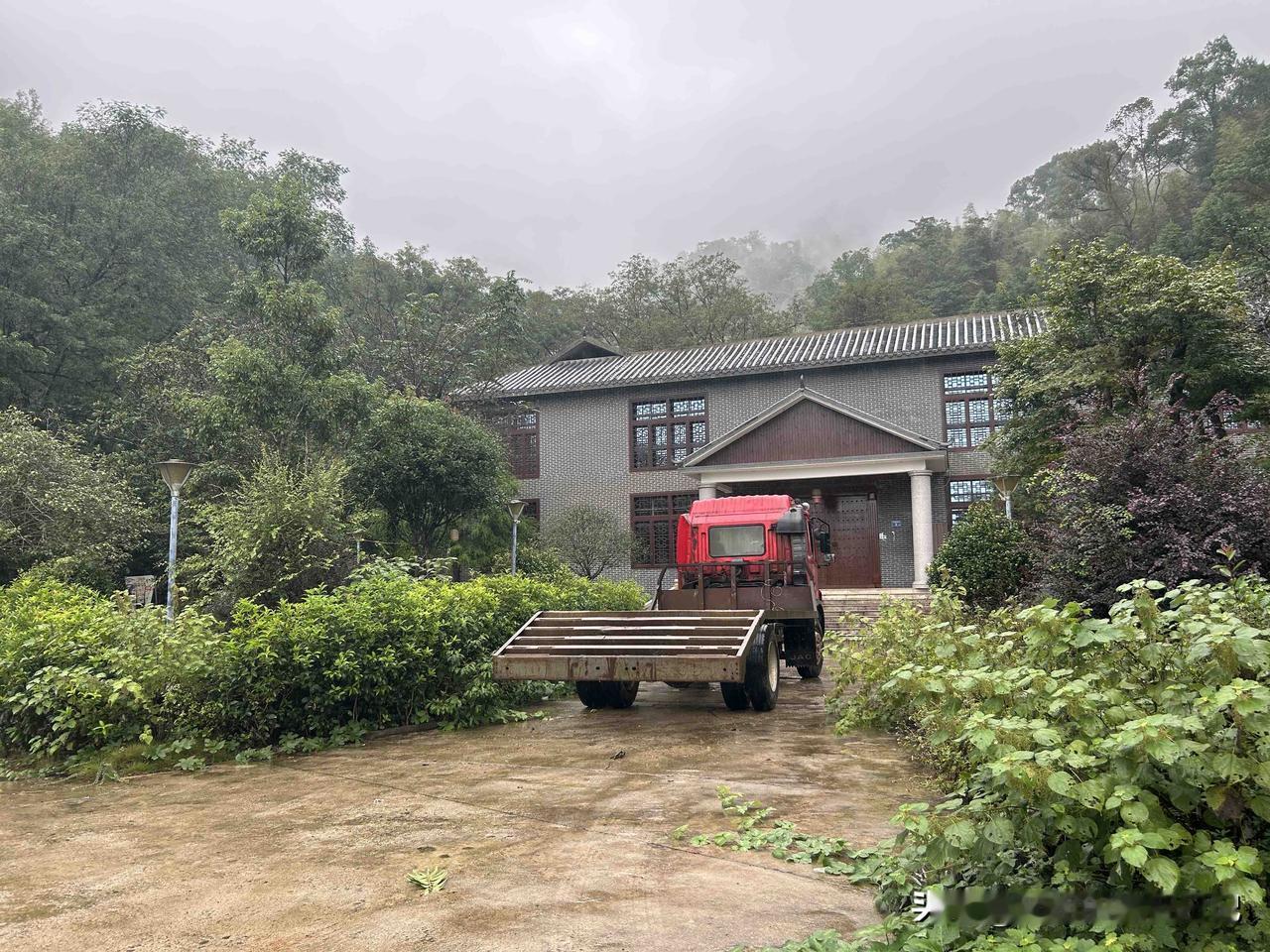 湖南浏阳大围山，15000元一年的租金，租一栋这样的小别墅避暑或者做民宿可好？