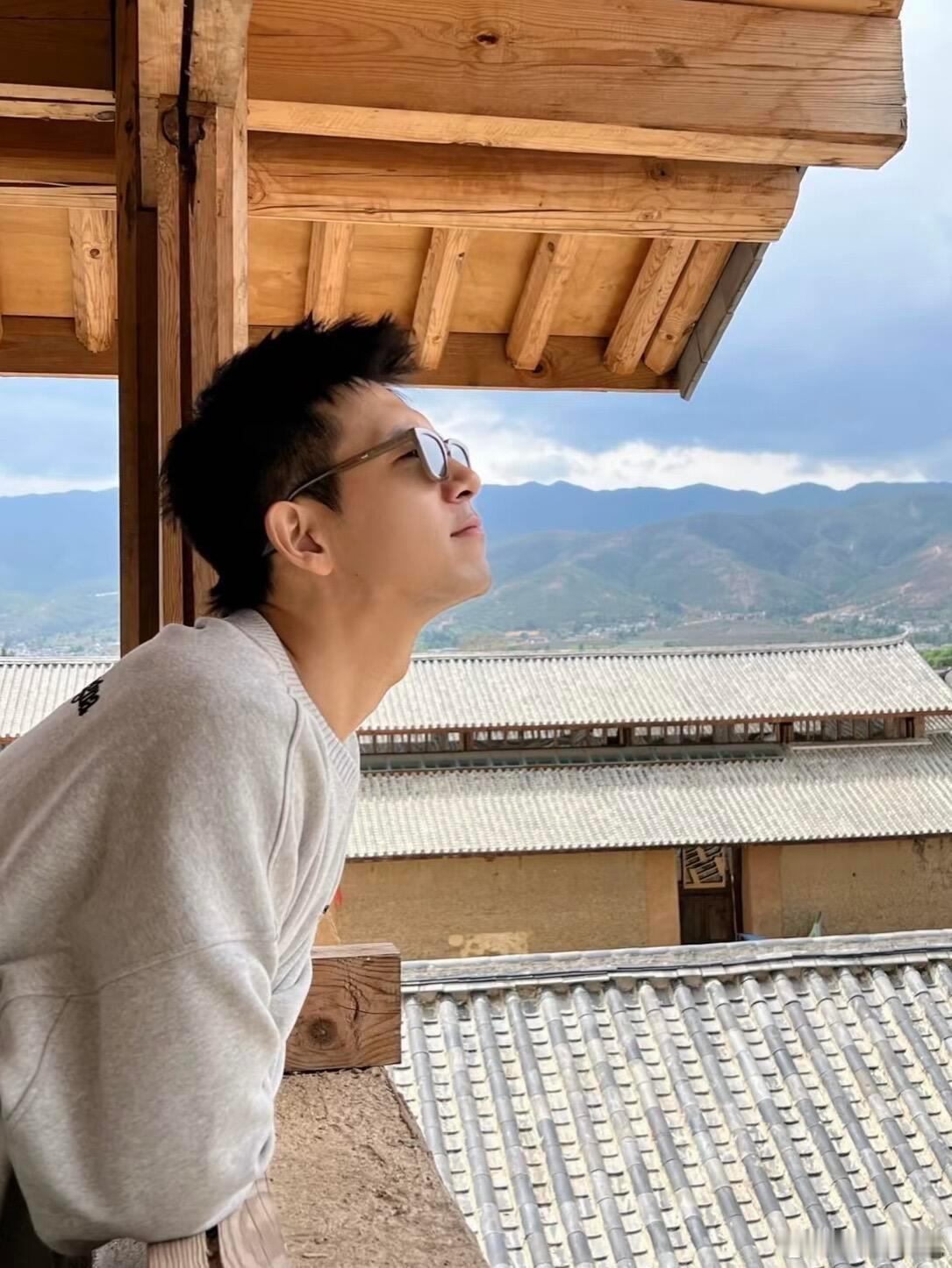 李现带着现男友BGM回来了听到李现的“现男友”BGM直接DNA动了！2025年照