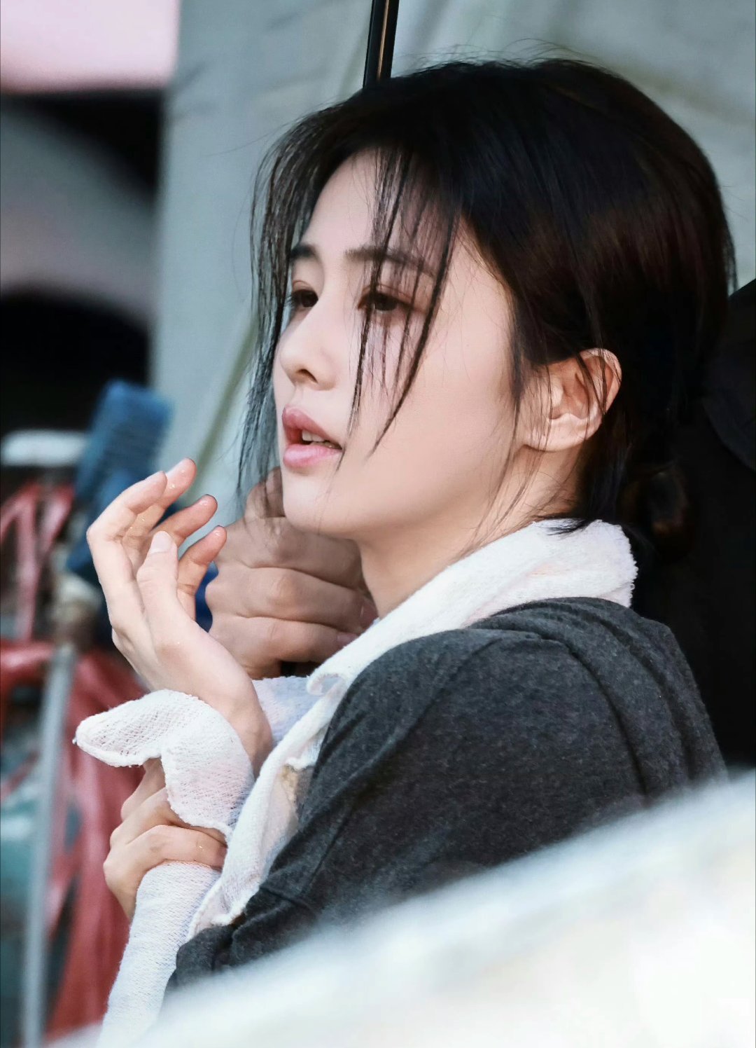 白鹿《开到荼蘼》今日路透，凌乱的美 