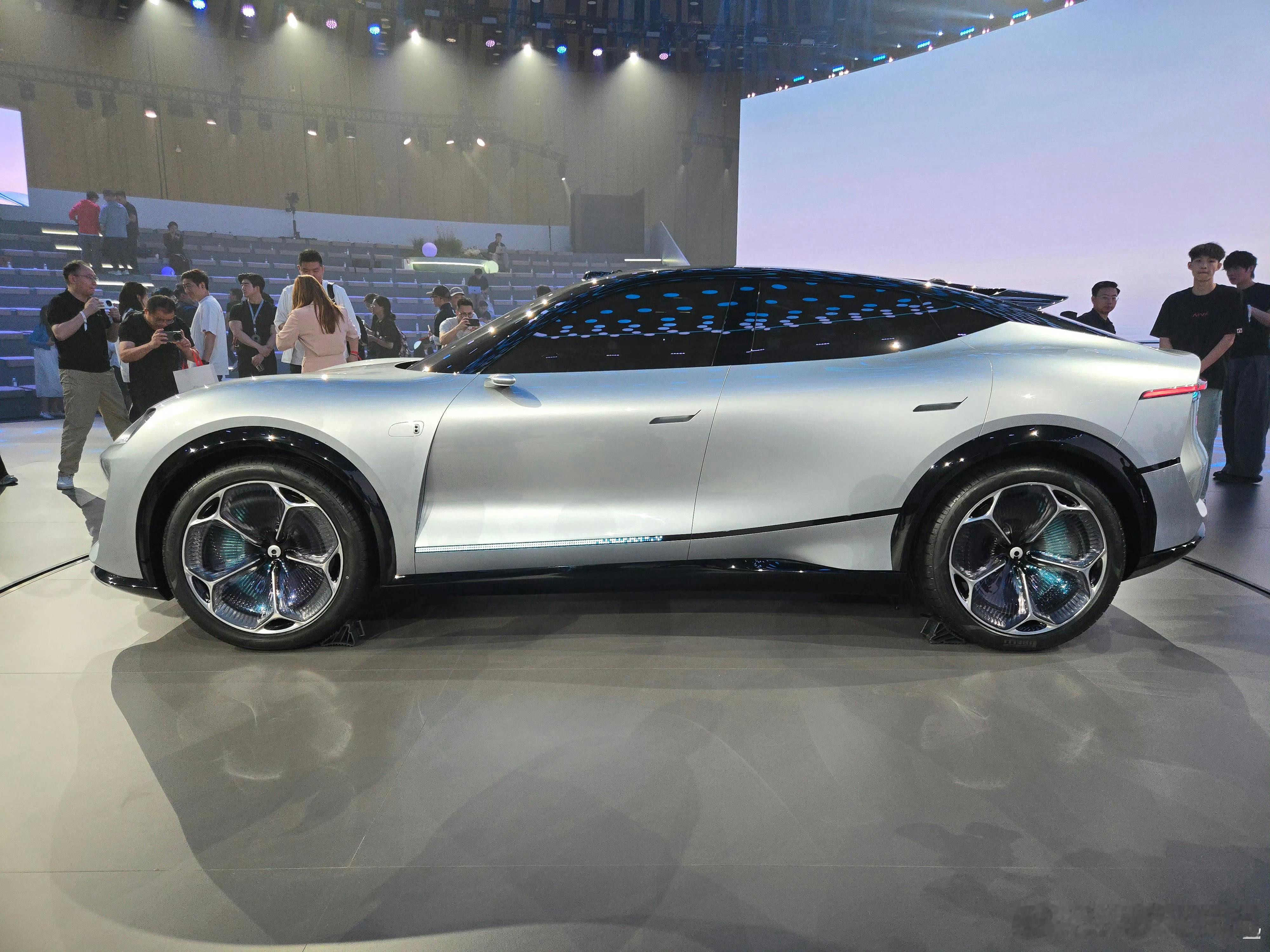 赛豆科技AIVA品牌发布会说实话，我觉得这个外观还行…… 