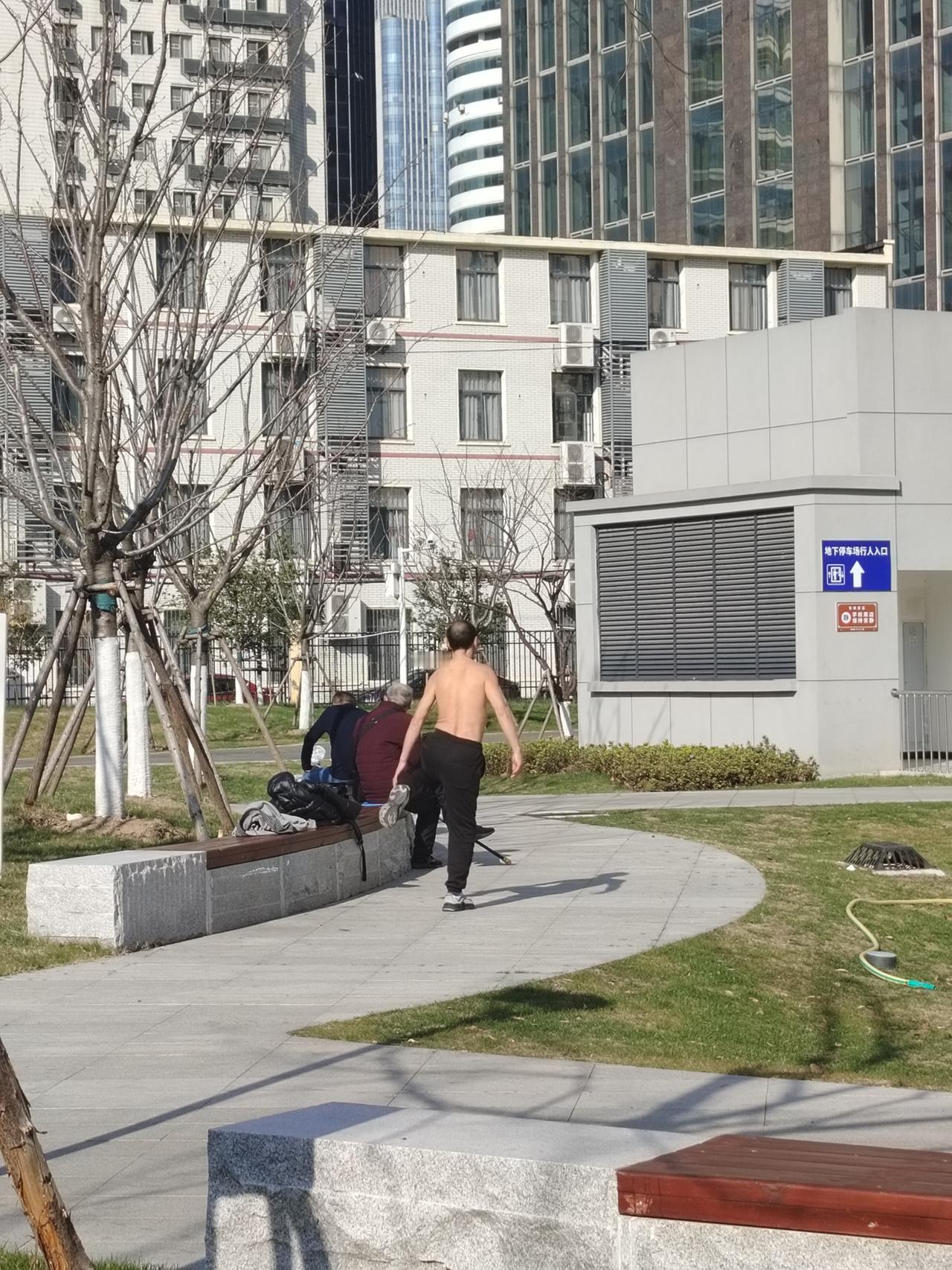 天气这么好，出来哂太阳[比心][鼓掌]