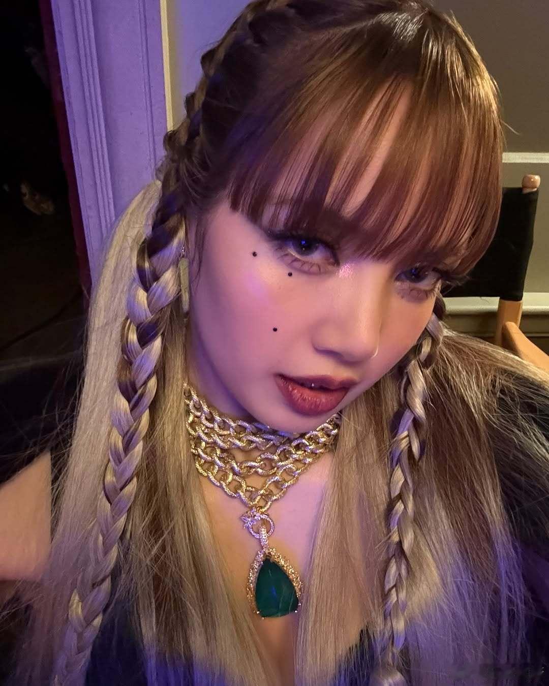 LISALISA ADLV品牌代言人💛LISA全球人气TOP「Lisa官博」「